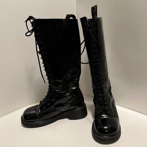 Dr Martens Vintage “made in England” 90’s patent leather 20 eye knee high docs